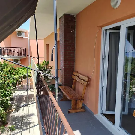 Domi Макарска