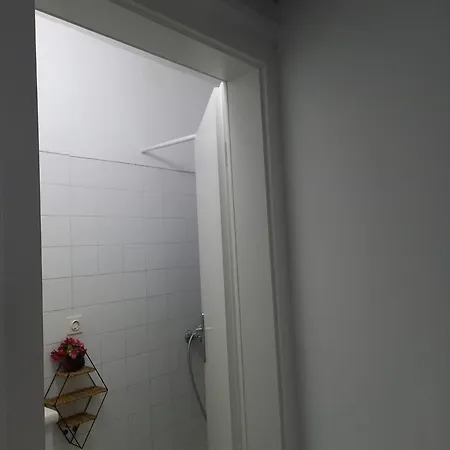 Domi Апартаменты Макарска